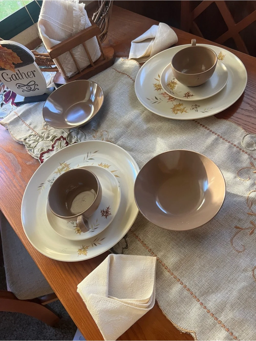 Vintage 60's melmac Dinnerware Set with Autumn Leaf Motif 20pc set